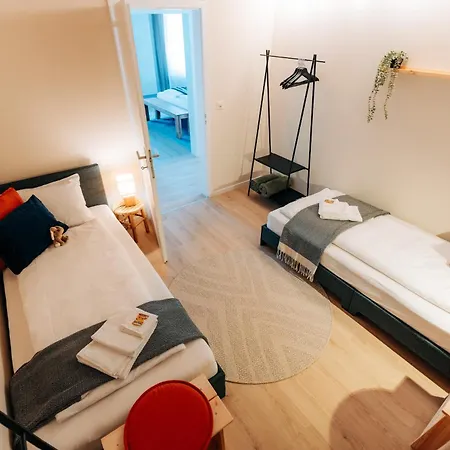 Grand Host 2 -130 Sqm Free Parking & Near Congress Centre Apartmán