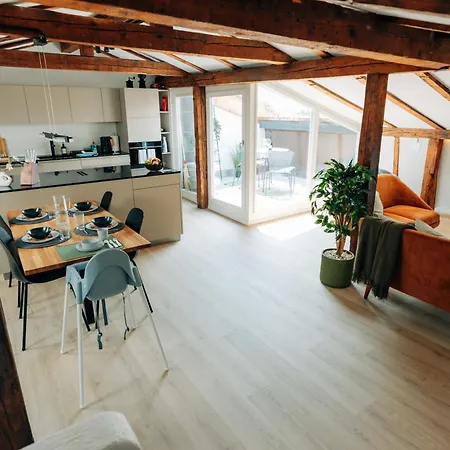 Grand Host 2 -130 Sqm Free Parking & Near Congress Centre Apartmán *