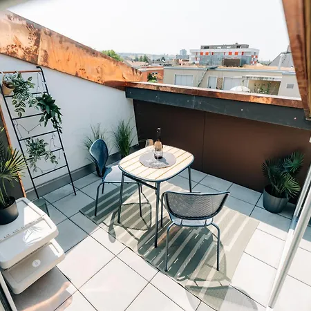 Lägenhet Grand Host 2 -130 Sqm Free Parking & Near Congress Centre *
